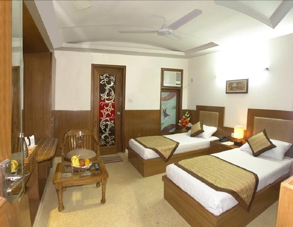 Hotel Apra Deluxe Neu-Delhi Zimmer foto