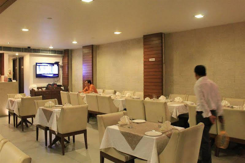 Hotel Apra Deluxe Neu-Delhi Exterior foto